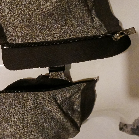 Victoria Secret  VSX Sports Bra with bra built in. Size 34C. - Picture 5 of 9